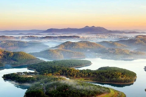 Tuyen Lam Lake Tourist Site seen from above. (Photo: baolamdong.vn)