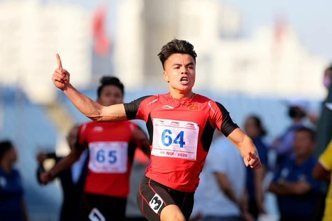 National champion Ngan Ngoc Nghia will fight off against Thai talents Puripol Boonson and Soraoat Dabbang in the men's 100m and 200m events, (Photo: toquoc.vn)