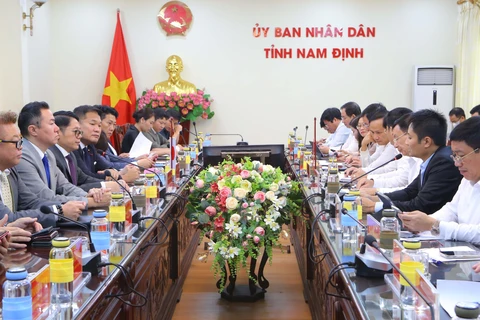 A delegation of Japanese parliamentarians and businesses holds working session with leaders of Nam Dinh province on July 4 (Photo: VNA)