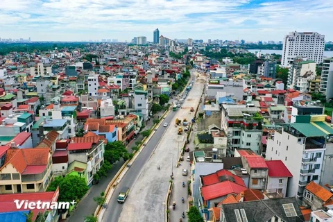 The Au Co - Nghi Tam Road extension is expected to be completed soon, easing traffic congestion in Ba Dinh and Tay Ho districts (Photo: VNA)