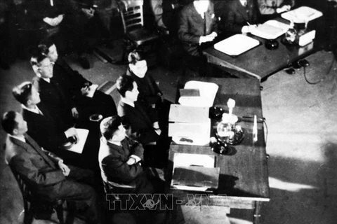 La delegación de la República Democrática de Vietnam, encabezada por el entonces viceprimer ministro Pham Van Dong, en la sesión inaugural de la Conferencia de Ginebra sobre Indochina, en la mañana del 8 de mayo de 1954. (Fuente: VNA)