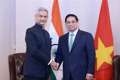 El primer ministro de Vietnam, Pham Minh Chinh, recibe al ministro de Asuntos Exteriores de la India, Subrahmanyam Jaishankar. (Fuente: VNA)