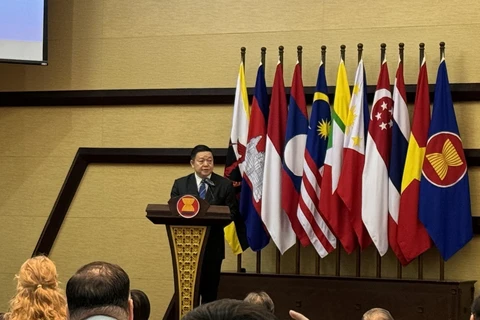 El secretario general de la ASEAN, Kao Kim Hourn, interviene en el evento. (Fuente: VNA)