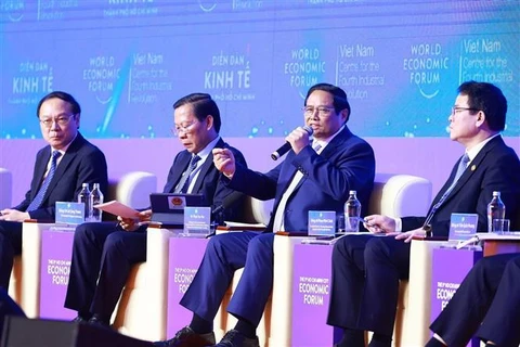 El primer ministro de Vietnam, Pham Minh Chinh, interviene en el evento. (Fuente: VNA)