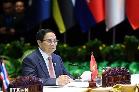 El primer ministro Pham Minh Chinh en la segunda reunión de líderes de la Comunidad de Cero Emisiones de Asia (AZEC). (Fuente: VNA)