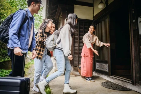 Los ryokan, un modelo tradicional de alojamiento japonés que normalmente contiene un futón (colchón plegable) en suelos de tatami (esterilla de paja), atraen a los turistas vietnamitas. (Fuente: VietnamPlus)