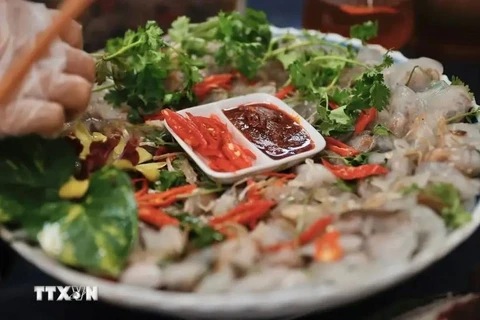 美食节展示越南各地丰富多样的典型美味菜肴。图自越通社