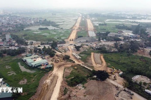 首都区四环公路项目河东郡安义坊路段施工现场。图自越通社