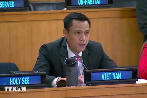 Au nom de l'ASEAN, l'ambassadeur Dang Hoang Giang, chef de la Mission permanente du Vietnam auprès de l'ONU, prononce un discours lors du débat. Photo: VNA