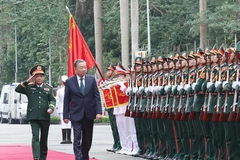 Le secrétaire général du Parti et secrétaire de la Commission militaire centrale, To Lam. au Département général de politique de l'Armée populaire du Vietnam. Photo: VNA