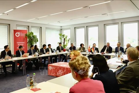 At the working session between Deputy Prime Minister Ho Duc Phoc and the BVMW International delegation on October 9. (Photo: VNA) 