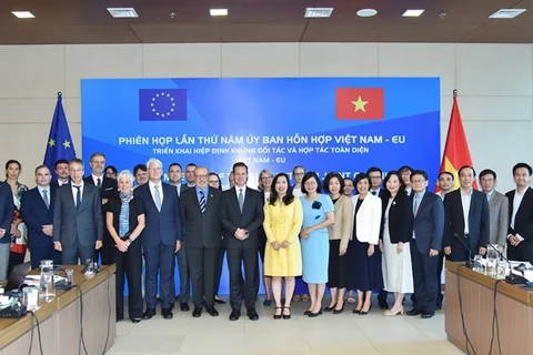 Vietnamese and EU delegates to the meeting. (Photo: VNA)