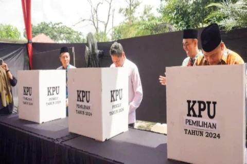 The General Election Commission (KPU) of Banjarbaru city, South Kalimantan, conducts a simulation of vote collection and counting. (Photo: ANTARA)