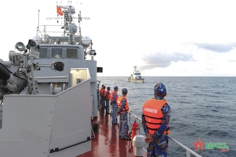 参加巡逻的两国海军舰艇（图片来源：人民军队报）