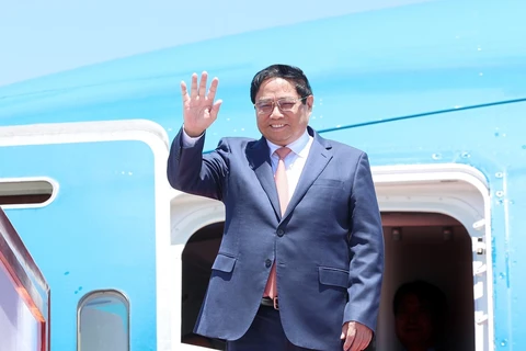 越南政府总理范明政抵达辽宁省大连市。图自越通社
