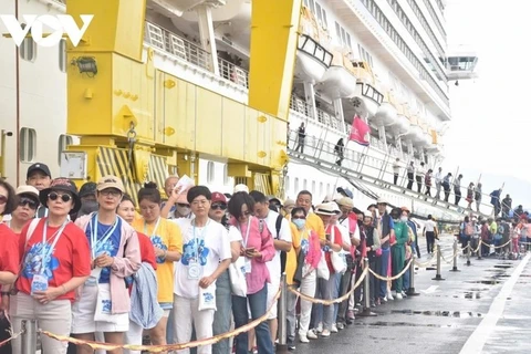 资料图：乘坐游轮来岘港的游客大幅增加。图自《越南之声》