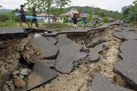 6-magnitude earthquake strikes Philippines