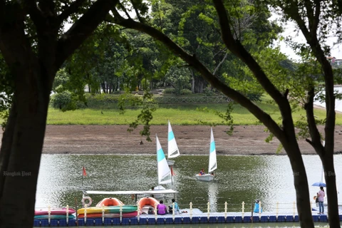 Nong Bon Lake Park, which boasts a popular water sports centre in Prawet district of Bangkok, is among the sites earmarked for improvements to help celebrate the birthday of His Majesty the King. (Photo: bangkokpost.com)