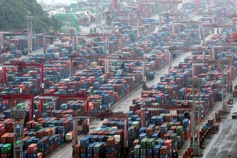 Shipping containers are stacked at a port in Busan (Photo: koreatimes.co.kr)