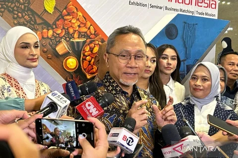 Trade Minister Zulkifli Hasan delivers a statement to the press after attending the launch of Jakarta Muslim Fashion Week (JMFW) 2025 at the office of the Ministry of Trade in Jakarta, July 17, 2024. (Photo: ANTARA) 