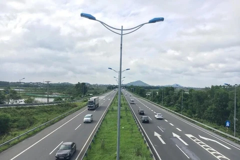 The Intelligent Transport System (ITS) is defined as the key to promoting efficiency in the management and operation of highways and improving traffic capacity, thus helping to minimise traffic congestion, accidents, and environmental pollution. (Photo: VietnamPlus)