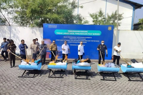 Indonesia destroys illegally imported goods worth 1.3 mln USD (Photo: en.antaranews.com)