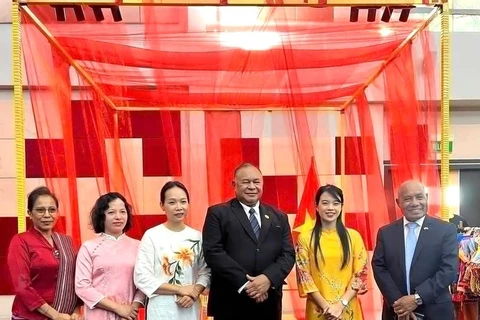 Timor Leste's Foreign Minister Bendito Freitas (third from right), and Timor Leste's Ambassador to Brunei Abel Guterres (far right), pose for a commemorative photo at the Vietnamese Embassy's exhibition space in Brunei. (Photo: Vietnamese Embassy in Brunei)