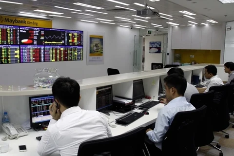 Traders work on a floor of a securities firm in HCM City. (Photo: VNA) 