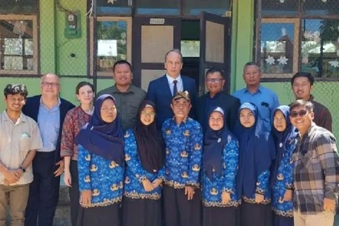 French Ambassador to Indonesia Fabien Penone (top center) visits a pilot project of free milk and nutritious meals at a school in Sukabumi on October 17, 2024. (Photo: ANTARA) 