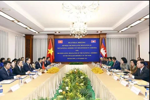 National Assembly (NA) Chairman Tran Thanh Man holds talks with President of the Cambodian NA Samdech Khuon Sudary. (Photo: VNA)