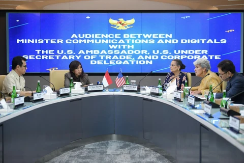 Indonesian Minister of Communication and Digital Affairs Meutya Hafid (second from the left) meets with US Under Secretary of Commerce for International Trade Marisa Lago (second from the right) and US Ambassador to Indonesia Kamala Shirin Lakhdhir (third from the right). (Photo: en.antaranews.com) 