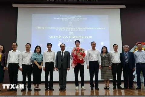 Delegates at a ceremony to mark 10th anniversary of Vietnam-Singapore Friendship Association (VSFA) (Photo: VNA)