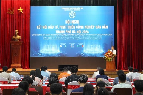 Conférence tenue le 29 juillet dans le cadre du Salon de l'industrie des semi-conducteurs de Hanoï 2024. Photo: VNA