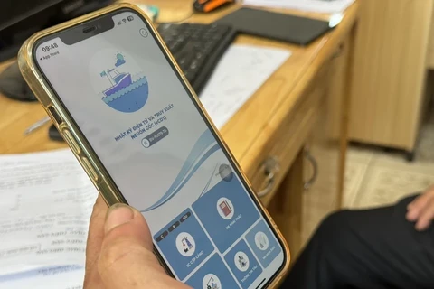 Le ministère de l'Agriculture et du Développement rural a demandé à tous les ports de pêche de contrôler les navires et de surveiller la production de produits de la mer via l'application eCDT à partir du 1er juillet. Photo : VNA