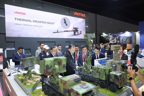Productos de Viettel se destacan en la exposición de servicios de defensa de Malasia 