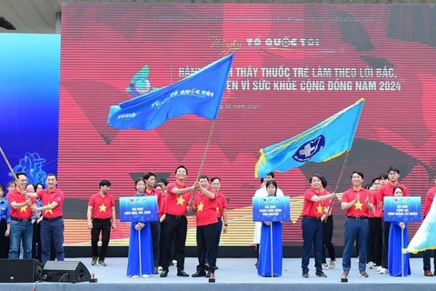 En el lanzamiento de la campaña de voluntariado por el bienestar público, organizado por la Asociación de Médicos Jóvenes de Vietnam (Foto: moh.gov.vn)