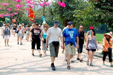 Vietnam por atraer 18 millones de turistas extranjeros en 2024