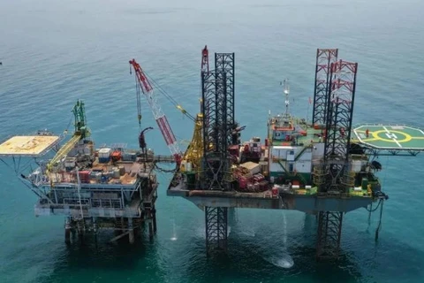 La plataforma petrolera y de gas Pertamina Hulu Energi (PHE) Offshore North West Java (ONWJ) en las aguas de Indramayu, Java Occidental. (Foto: Antara)