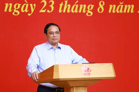 El primer ministro Pham Minh Chinh preside la reunión (Fuente: VNA)