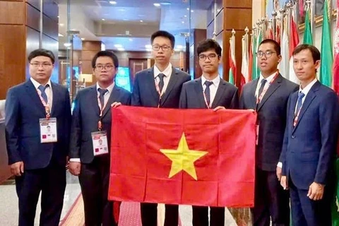 El equipo vietnamita que participan en la 36 Olimpiada Internacional de Informática (IOI 2024) (Fuente: VNA)