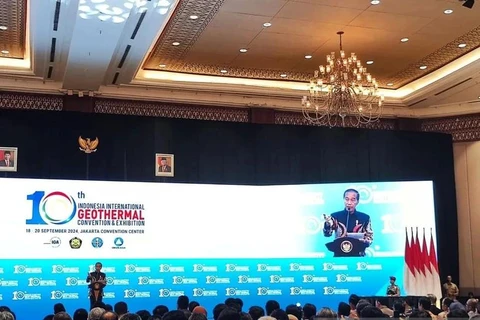 El presidente de Indonesia, Joko Widodo, pronuncia un discurso durante la inauguración de la 10ª Convención y Exposición Internacional de Geotermia de Indonesia 2024 el 18 de septiembre. (Foto: antaranews.com)