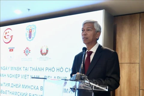 Vo Van Hoan, vicepresidente del Comité Popular de Ciudad Ho Chi Minh, en el foro (Fuente: VNA)