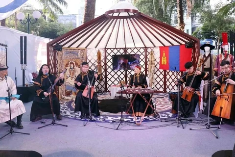 En el pabellón de Mongolia en el Festival de Turismo de Ciudad Ho Chi Minh 2024, celebrado el abril pasado (Fuente: VNA) 