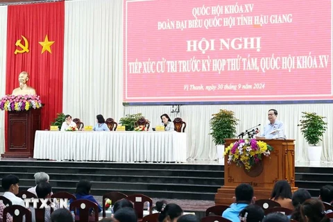 El presidente de la Asamblea Nacional de Vietnam, Tran Thanh Man, se reúne con los votantes de la provincia de Hau Giang (Fuente: VNA)