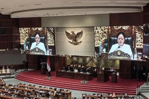 La presidenta de la DPR, Puan Maharani,habla en la última reunión plenaria de la DPR para el período legislativo 2019-2024 en Yakarta el 30 de septiembre. (Foto: ANTARA)