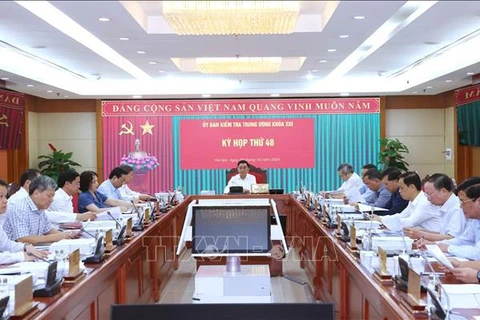 En la 48ª reunión de la Comisión de Control Disciplinario del Comité Central del Partido Comunista de Vietnam (Fuente: VNA)