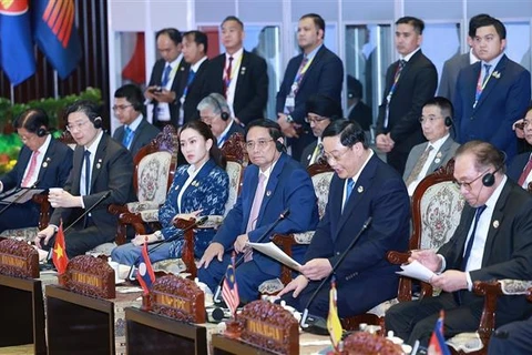 El primer ministro Pham Minh Chinh participa en la conversación entre líderes de la ASEAN y representantes de AIPA (Fuente: VNA) 