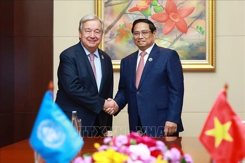 El primer ministro de Vietnam, Pham Minh Chinh y el secretario general de la Organización de las Naciones Unidas (ONU), Antonio Guterres (Fuente: VNA)