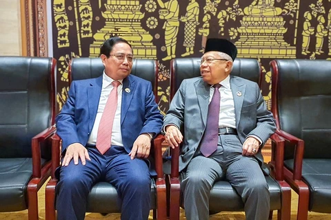 El primer ministro de Vietnam, Pham Minh Chinh, y el vicepresidente indonesio, Ma’ruf Amin (Fuente: VNA)