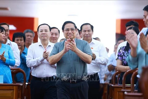 El primer ministro Pham Minh Chinh se reúne con votantes de la ciudad de Can Tho. (Fuente: VNA)